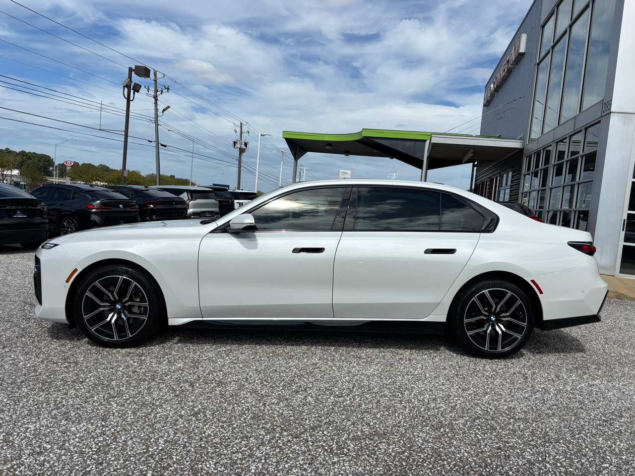 Used 2023 BMW 740i image 4