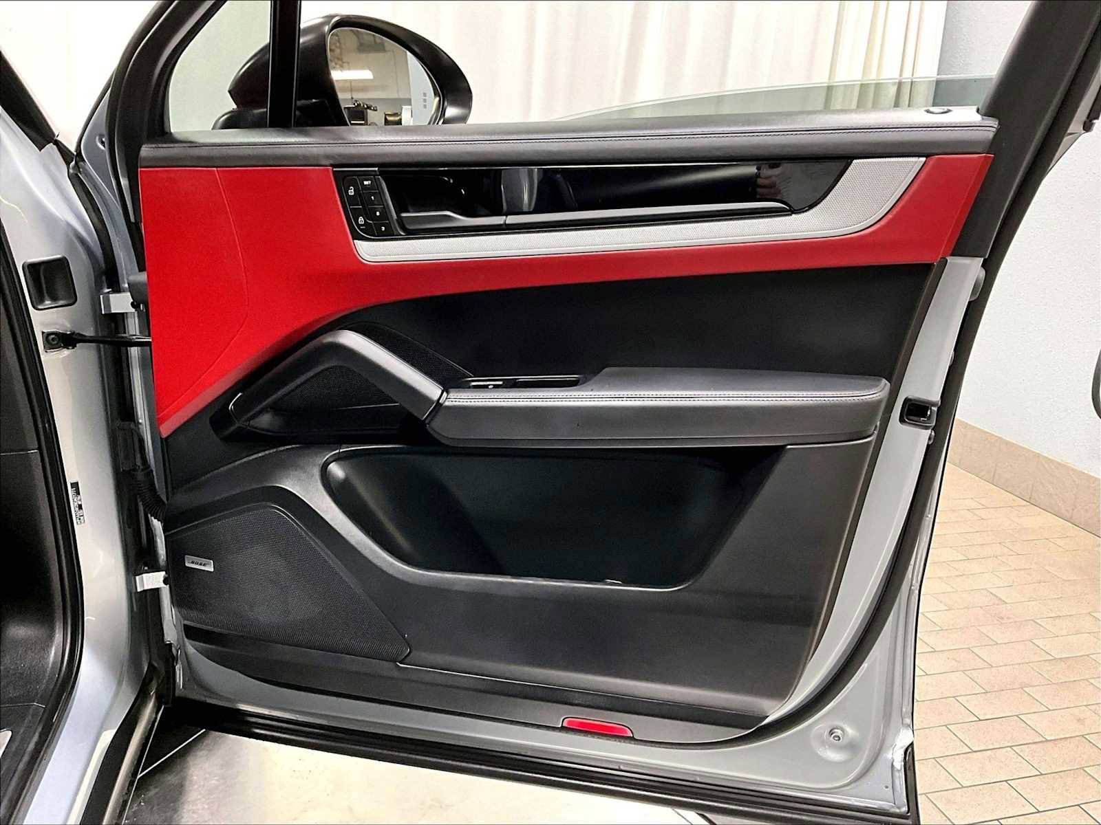 Used 2024 Porsche Cayenne image 29