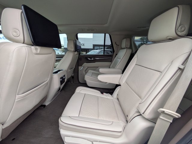 Used 2021 GMC Yukon Denali w/ Denali Premium Package AWD/4WD image 11