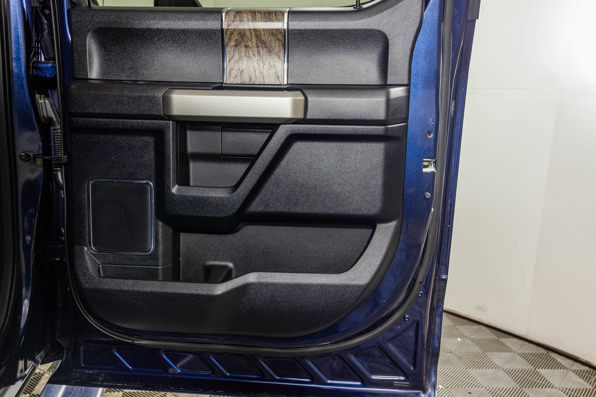 Used 2018 Ford F250 Lariat w/ Chrome Package image 43