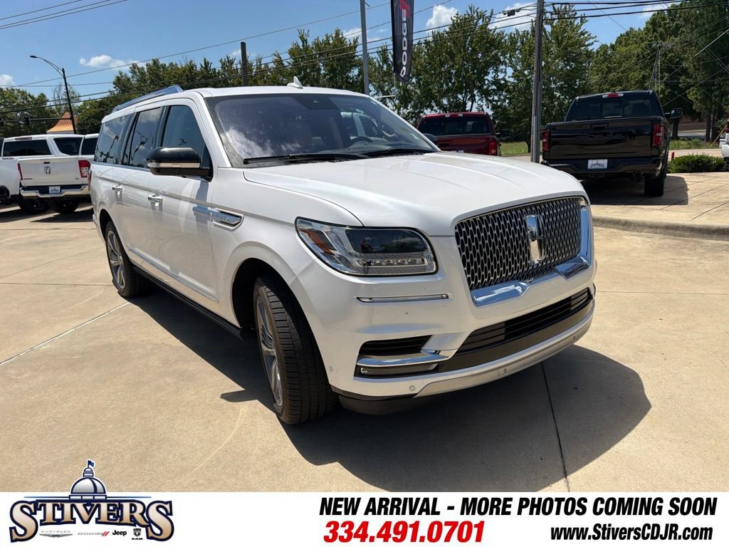 Used 2018 Lincoln Navigator L Reserve w/ Technology Package AWD/4WD image 2