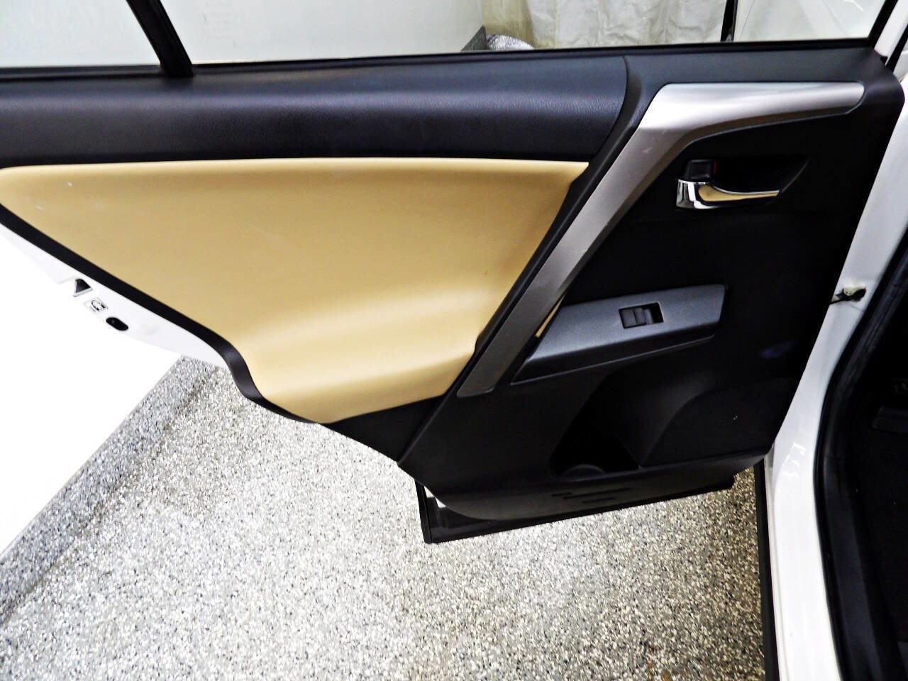 Used 2016 Toyota RAV4 XLE AWD/4WD image 9