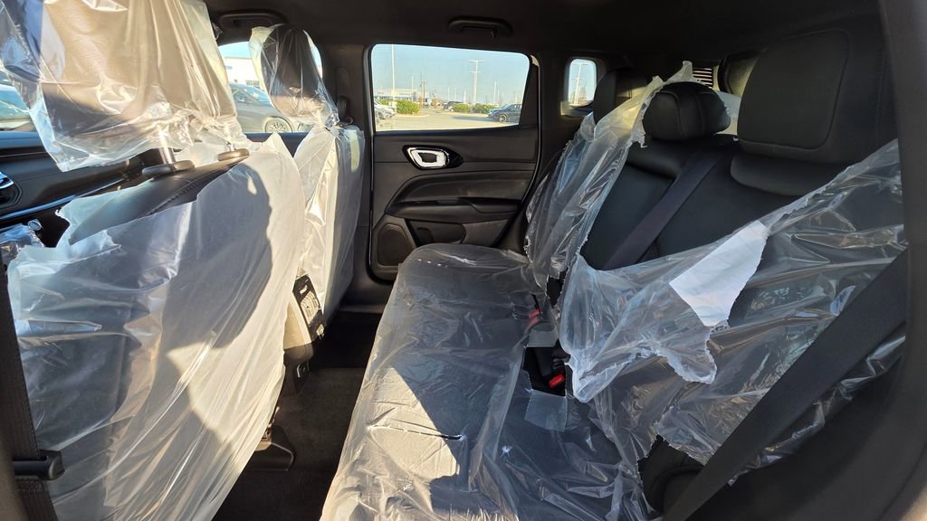 New 2026 Jeep Compass Latitude image 13