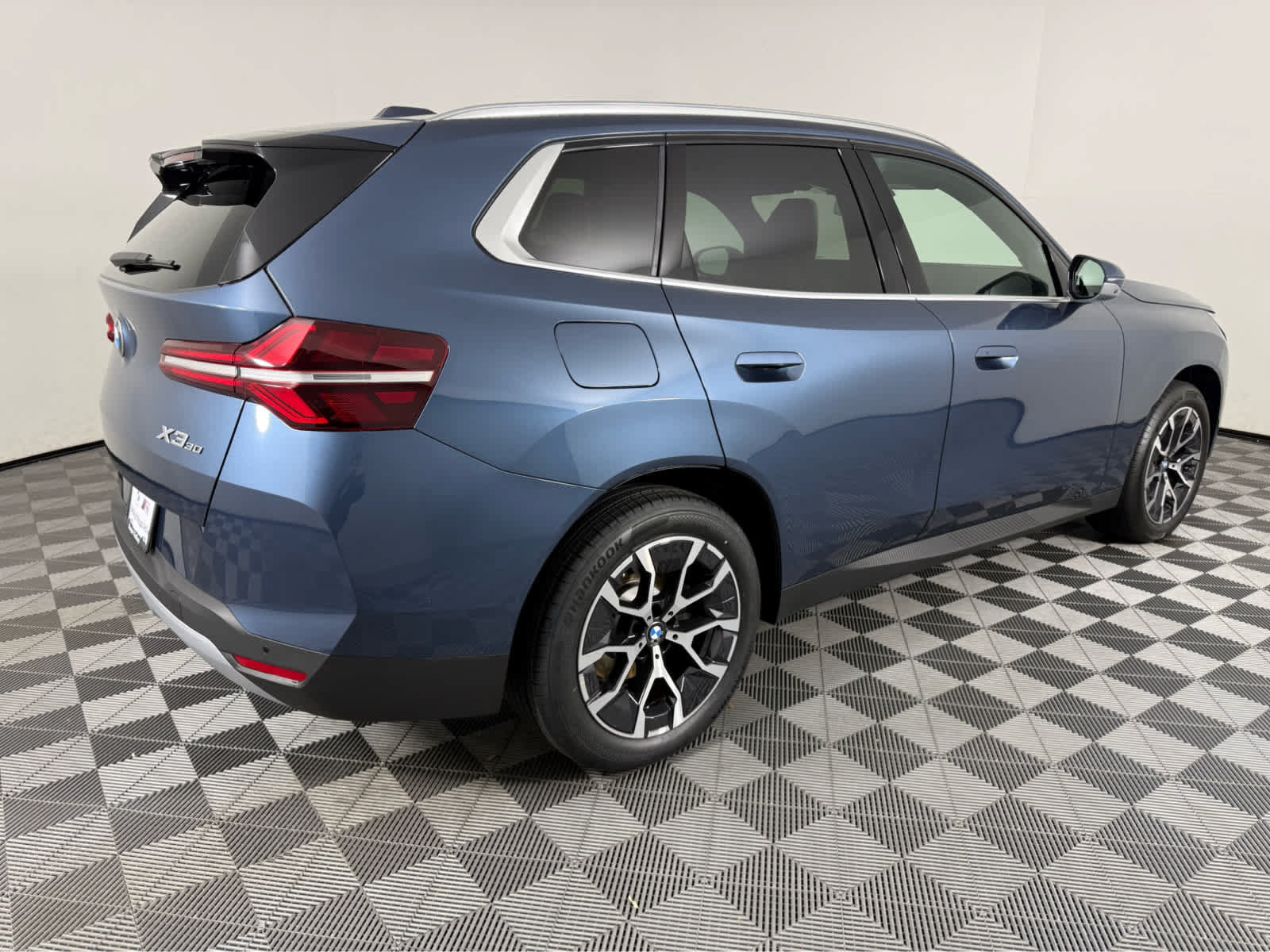 Used 2026 BMW X3 xDrive30i w/ Premium Package AWD/4WD image 3