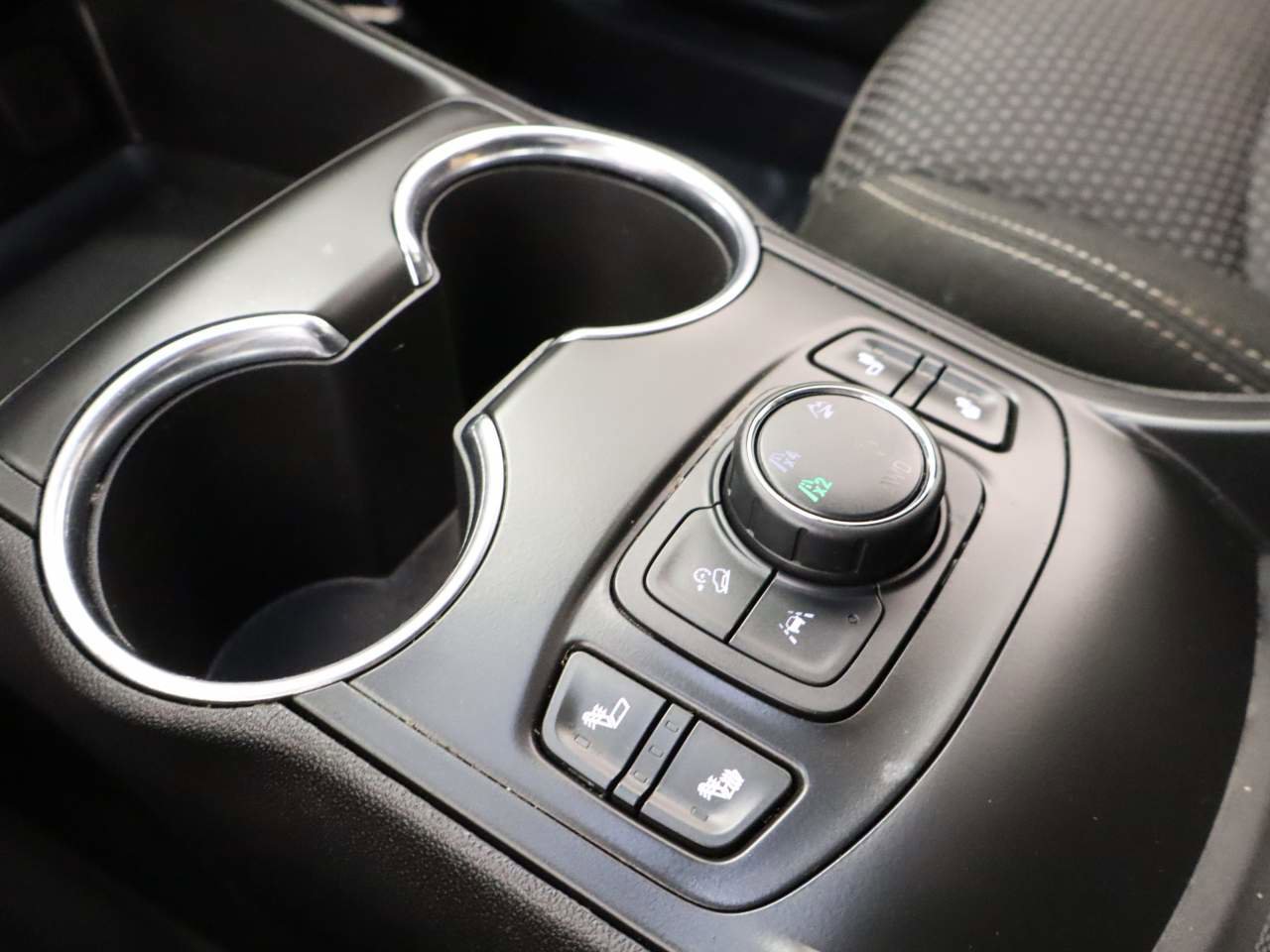 Used 2023 GMC Terrain SLE w/ Driver Convenience Package image 10