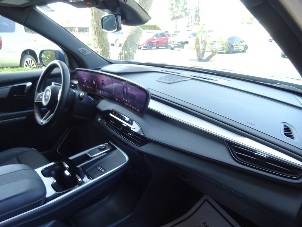 Certified 2025 Buick Enclave Preferred FWD image 18