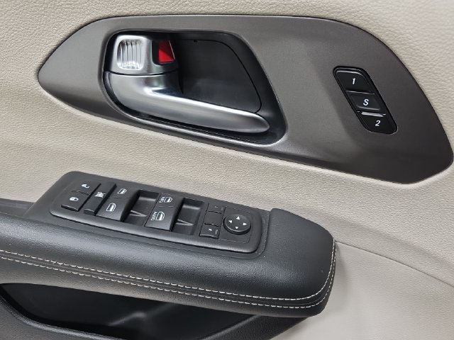 Used 2024 Chrysler Pacifica Touring-L FWD image 28