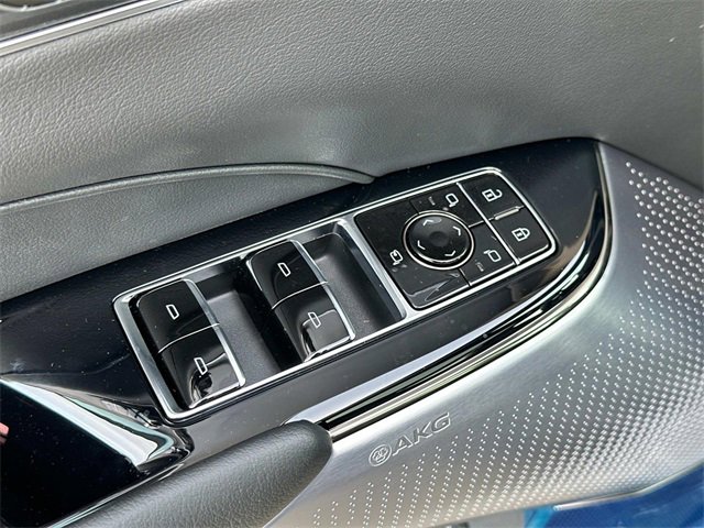 Used 2025 Cadillac Lyriq Luxury image 8