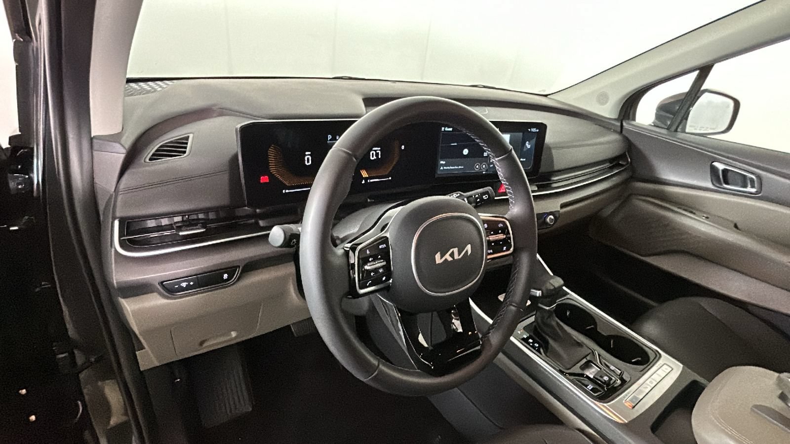 Used 2026 Kia Carnival EX FWD image 15