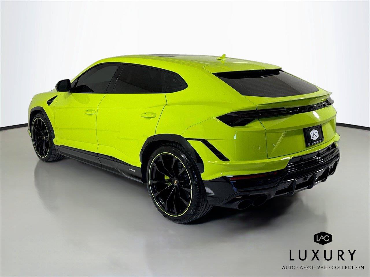 Used 2024 Lamborghini Urus S AWD/4WD image 8