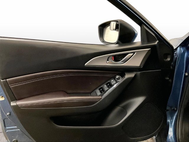 Used 2018 MAZDA MAZDA3 Touring FWD image 22