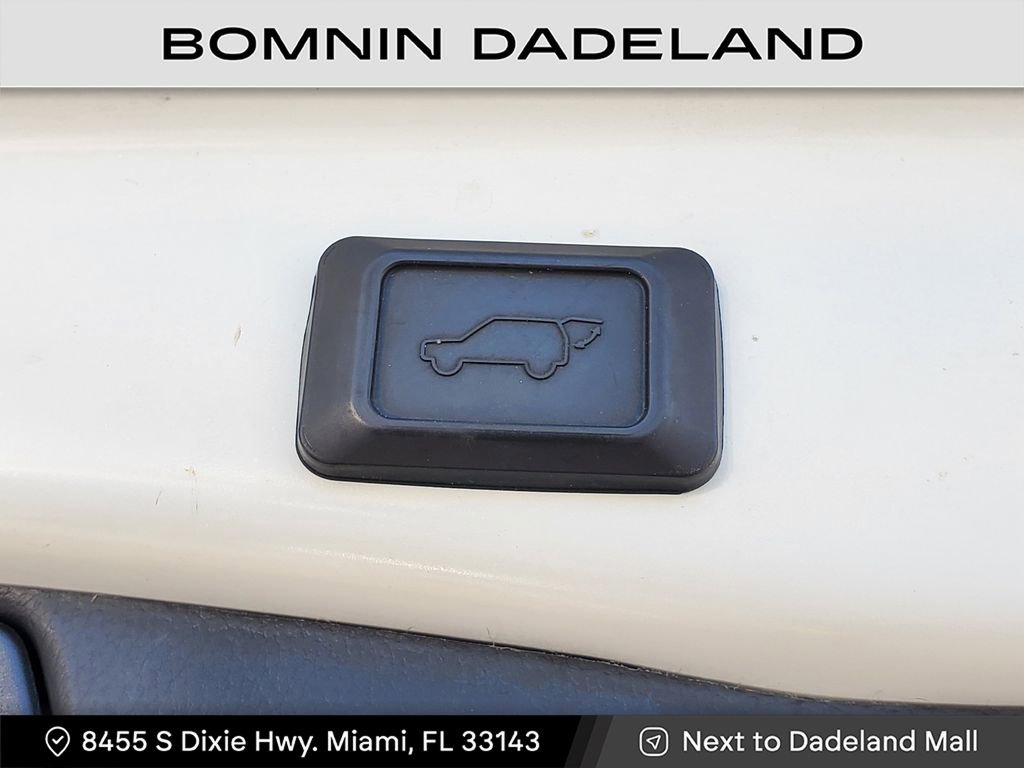 Used 2022 Toyota RAV4 SE image 8