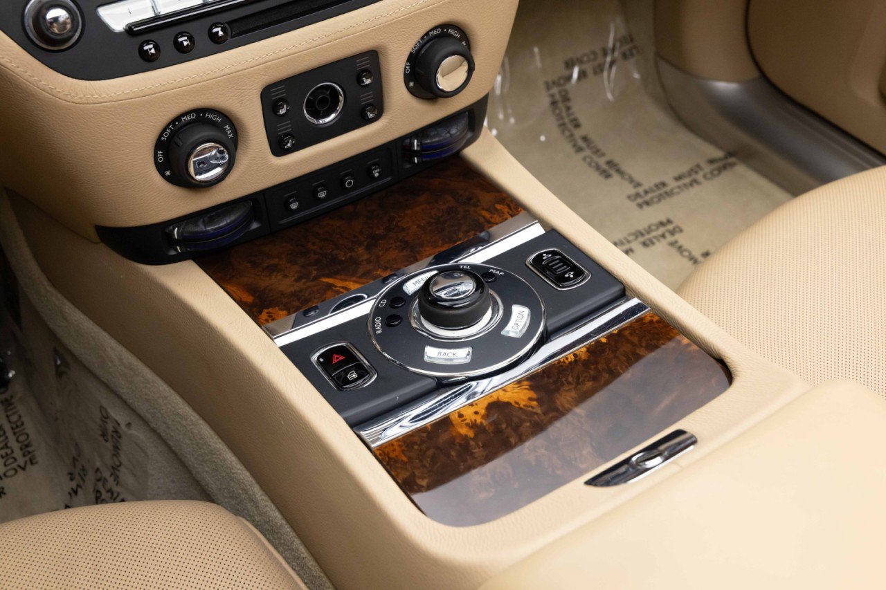 Used 2010 Rolls-Royce Ghost RWD image 16