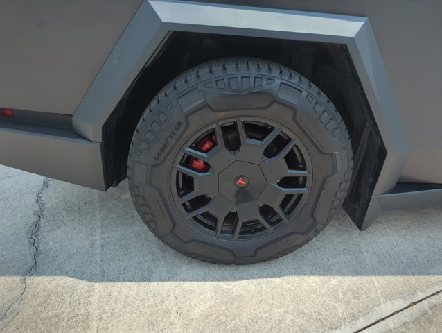 Used 2024 Tesla Cybertruck AWD Crew Cab image 30