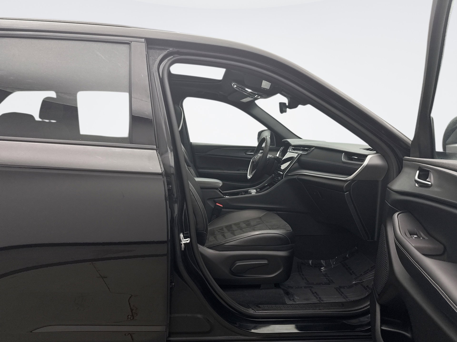 Used 2023 Jeep Grand Cherokee Altitude image 17