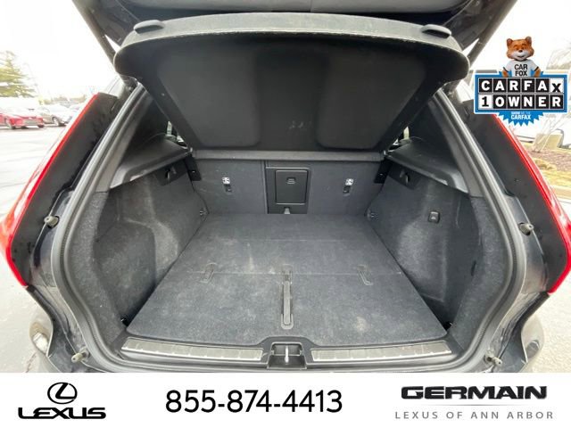 Used 2025 Volvo XC40 B5 Plus image 23