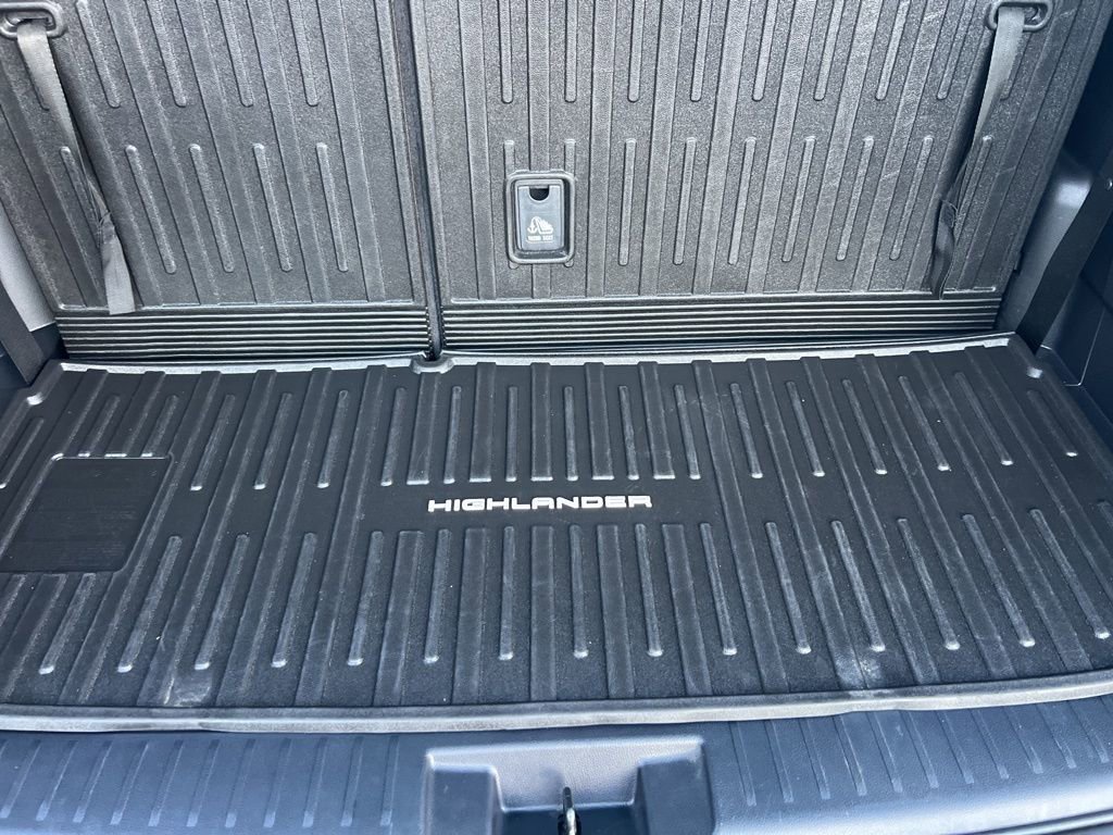 Used 2023 Toyota Highlander LE image 14