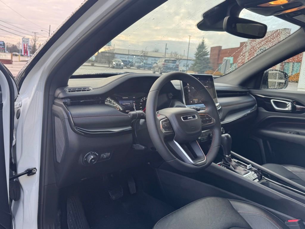 Used 2023 Jeep Compass Trailhawk AWD/4WD image 11