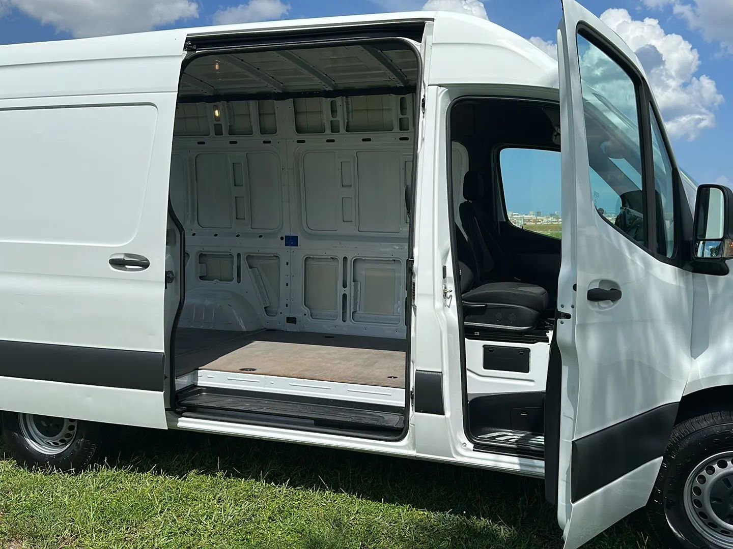 Used 2021 Mercedes-Benz Sprinter 1500 image 30