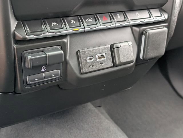 Used 2025 Chevrolet Silverado 1500 Custom Trail Boss w/ LPO, Dark Essentials Package image 28