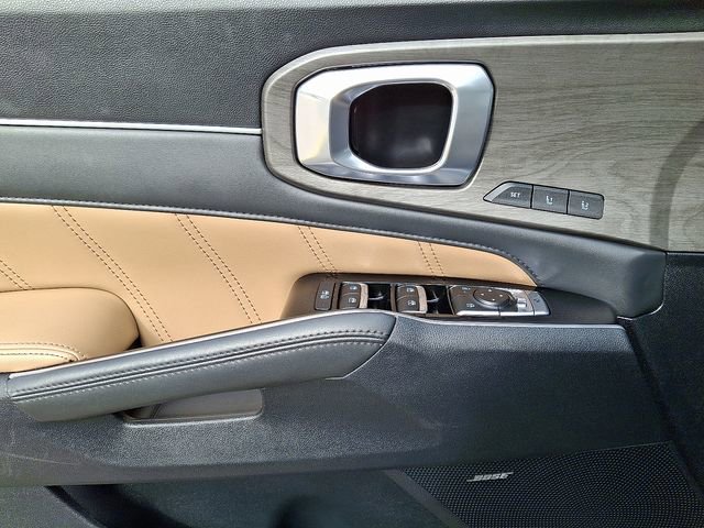 Used 2025 Kia Sorento SX Prestige w/ Olive Brown Leather Package AWD/4WD image 12