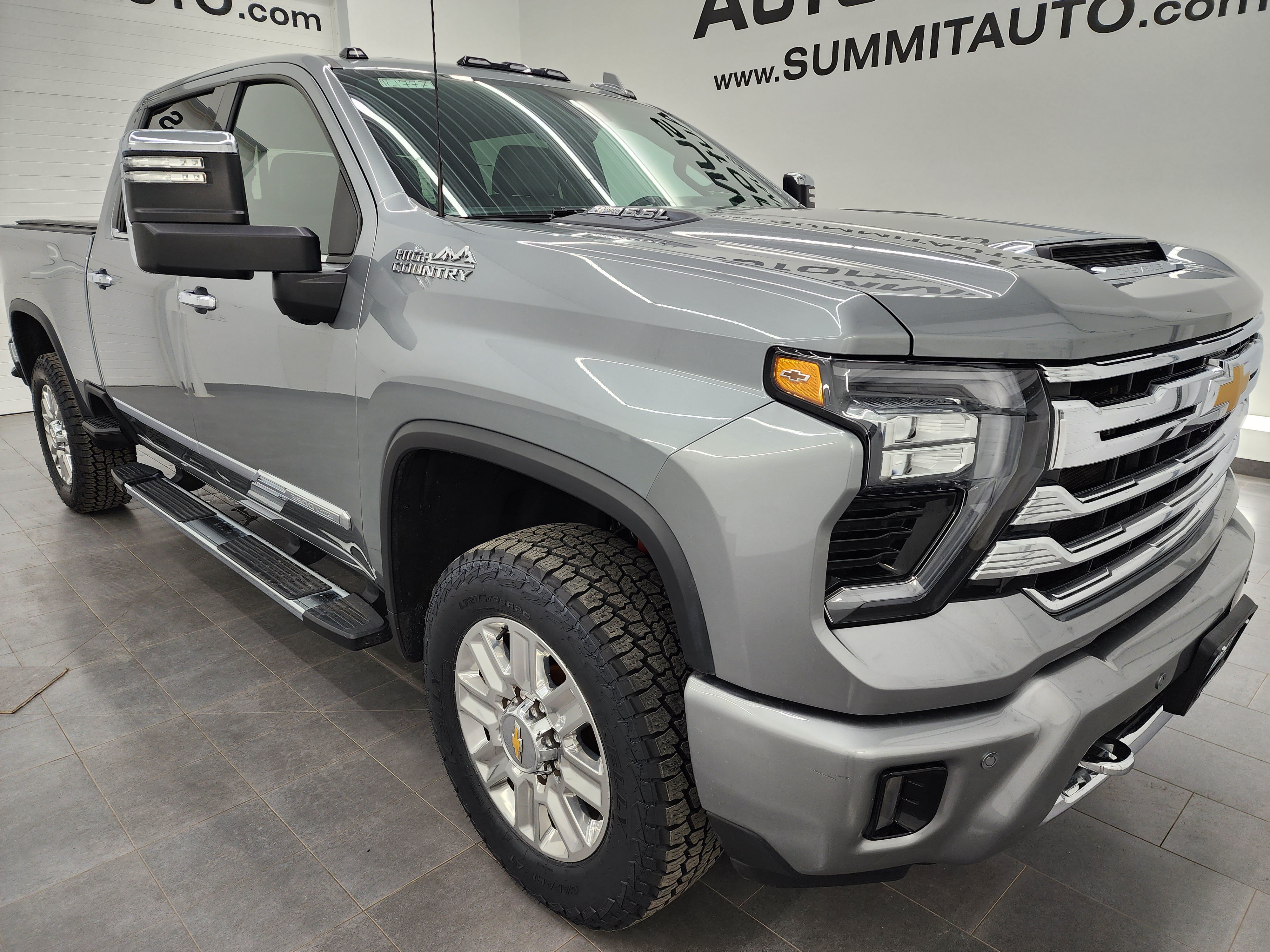 Used 2024 Chevrolet Silverado 3500 High Country w/ High Country Premium Package AWD/4WD image 2