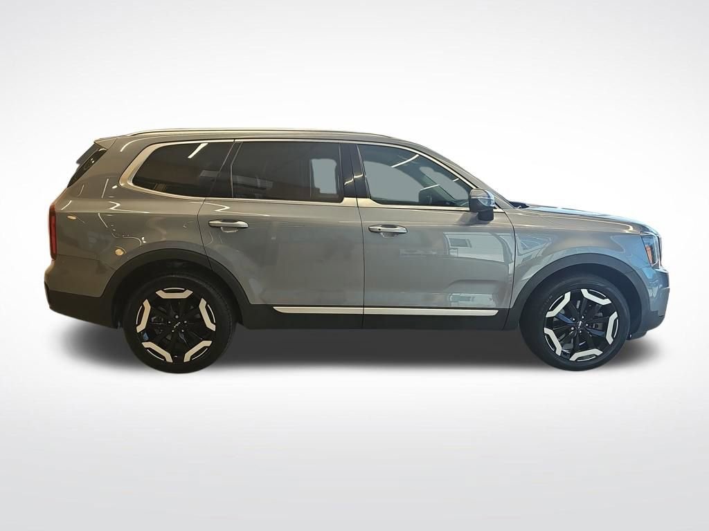 Used 2023 Kia Telluride S image 7