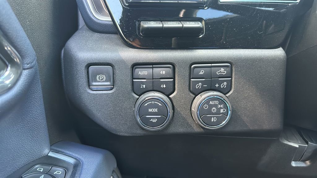 Used 2024 Chevrolet Silverado 2500 High Country w/ High Country Premium Package AWD/4WD image 33