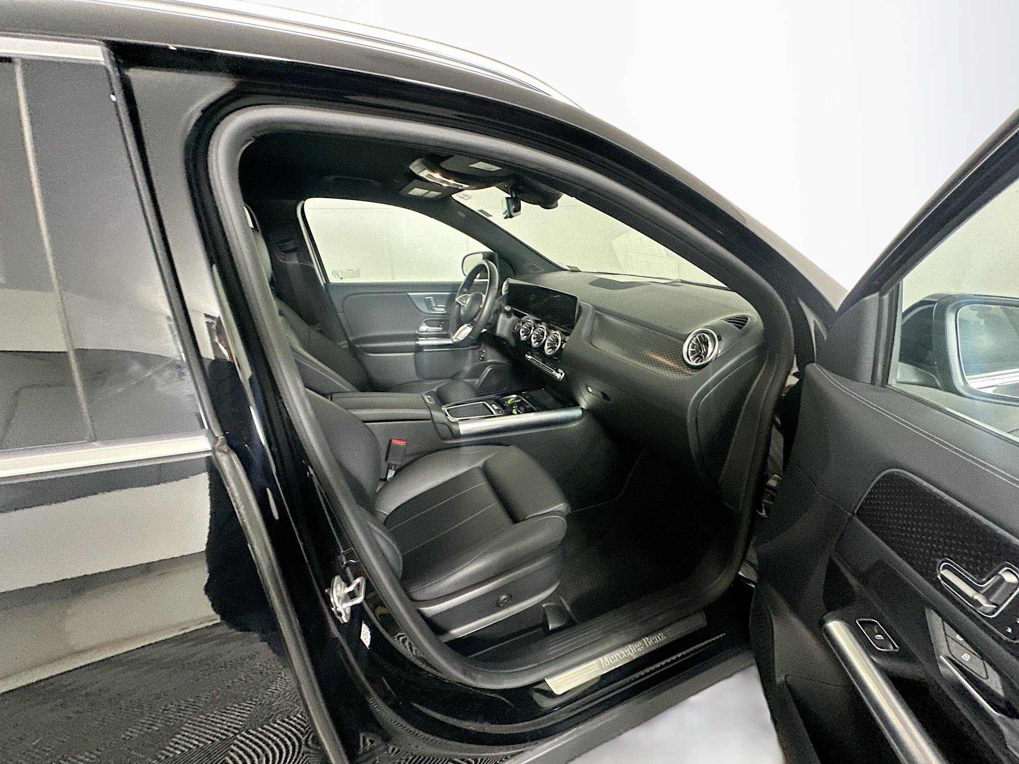 Used 2025 Mercedes-Benz GLA 250 image 30