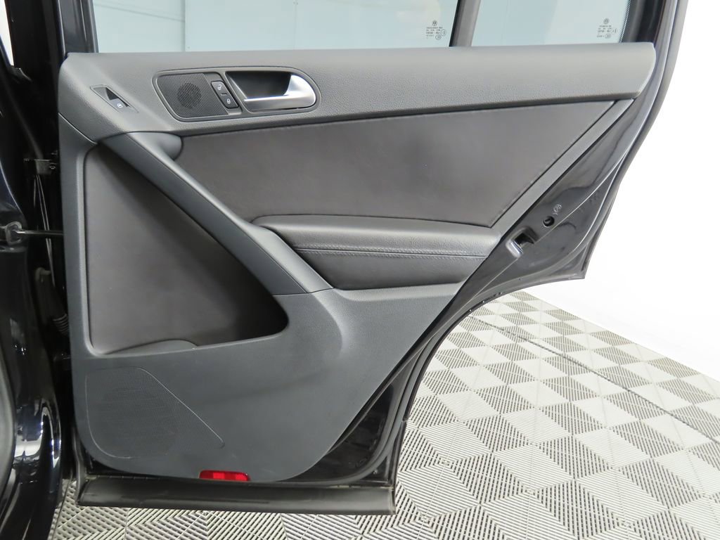 Used 2016 Volkswagen Tiguan S image 25