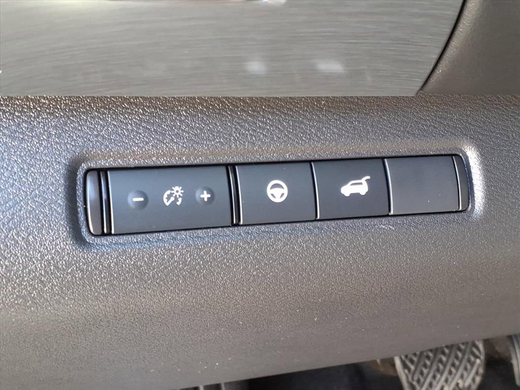 Used 2025 Nissan Pathfinder SL image 16