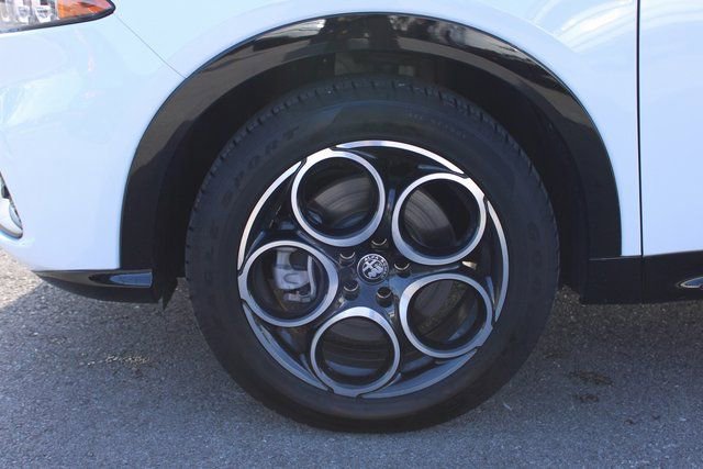 Used 2025 Alfa Romeo Tonale w/ Premium Package image 37
