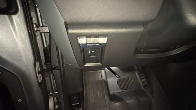 Used 2022 Land Rover Defender 110 X-Dynamic SE image 12