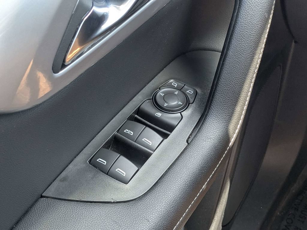 Used 2025 Chevrolet Blazer LT FWD image 18