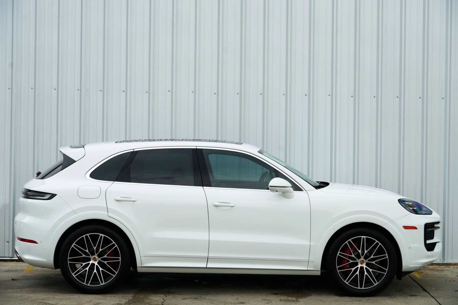 Used 2024 Porsche Cayenne S w/ Premium Package Plus image 59