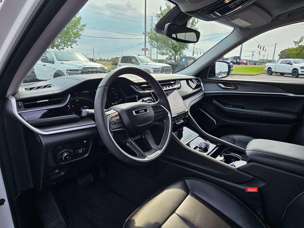 Used 2023 Jeep Grand Cherokee 4WD 4xe image 13