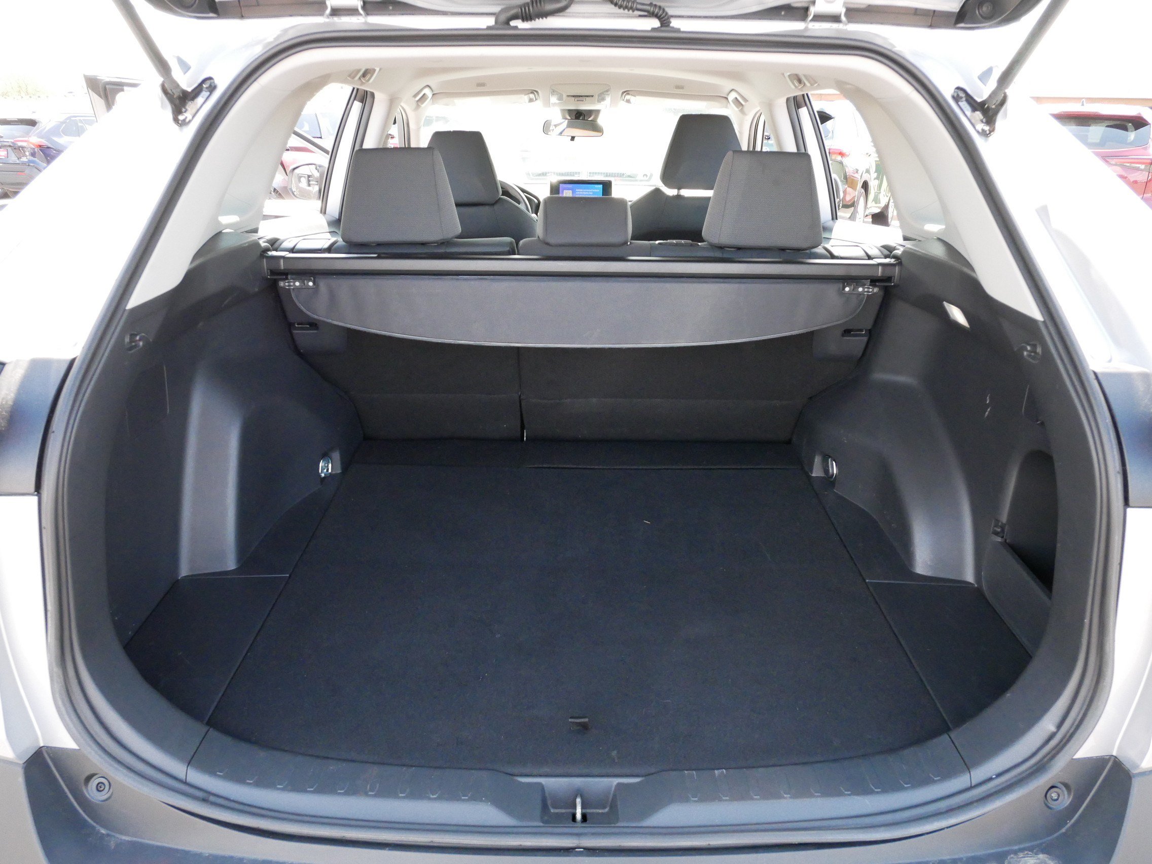 Used 2025 Toyota RAV4 XLE AWD/4WD image 18