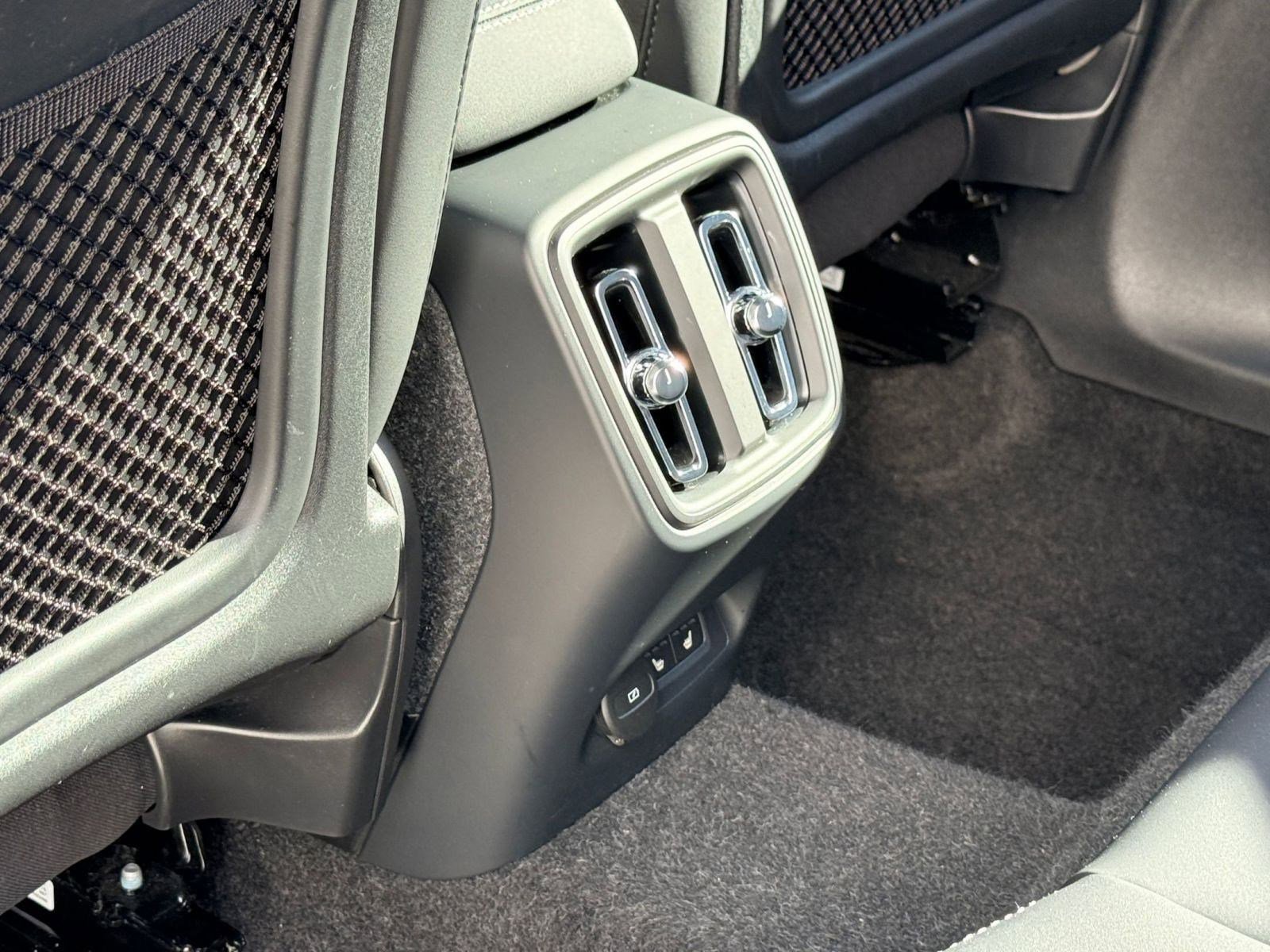 Certified 2023 Volvo XC40 Recharge Ultimate image 23