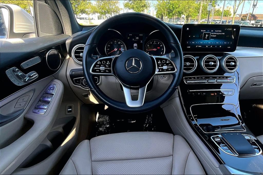 Used 2021 Mercedes-Benz GLC 300 4MATIC w/ Premium Package image 7