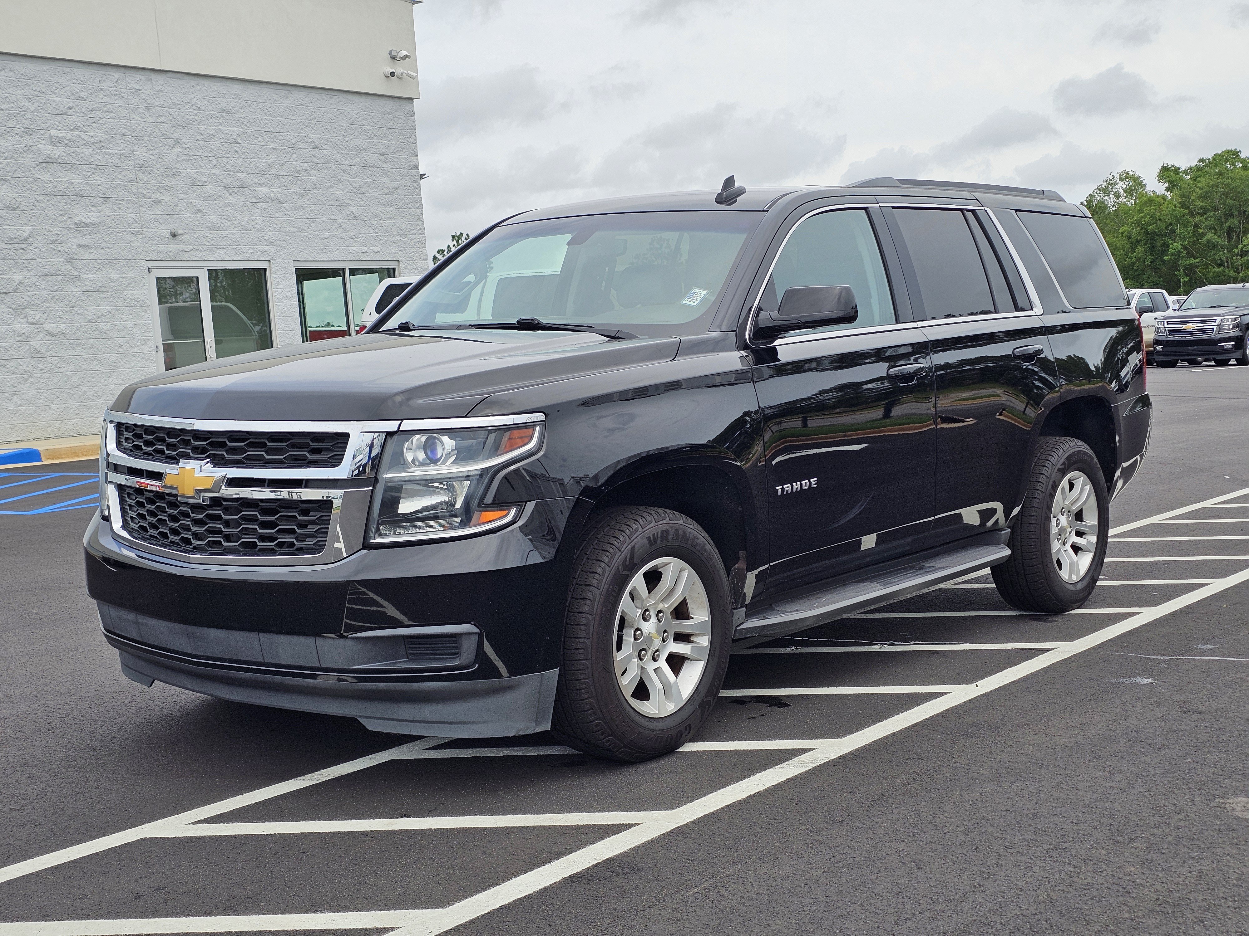 Used 2017 Chevrolet Tahoe LS RWD image 2