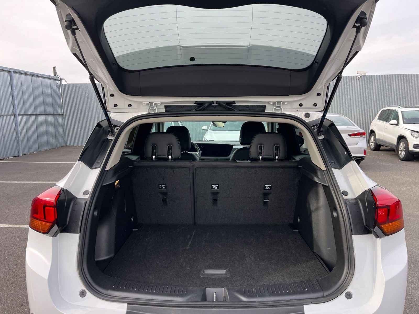 Used 2025 Buick Encore GX Preferred image 30