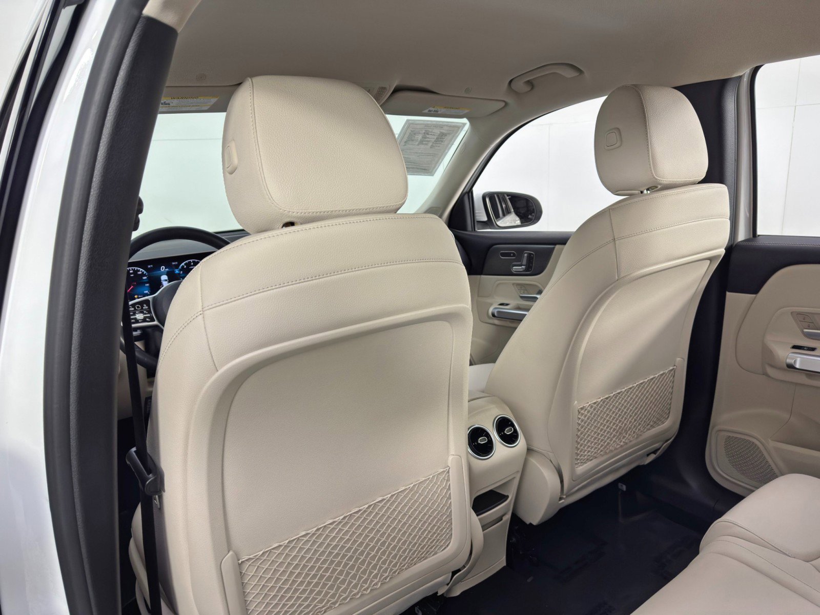 Used 2020 Mercedes-Benz GLB 250 4MATIC w/ Premium Package image 36