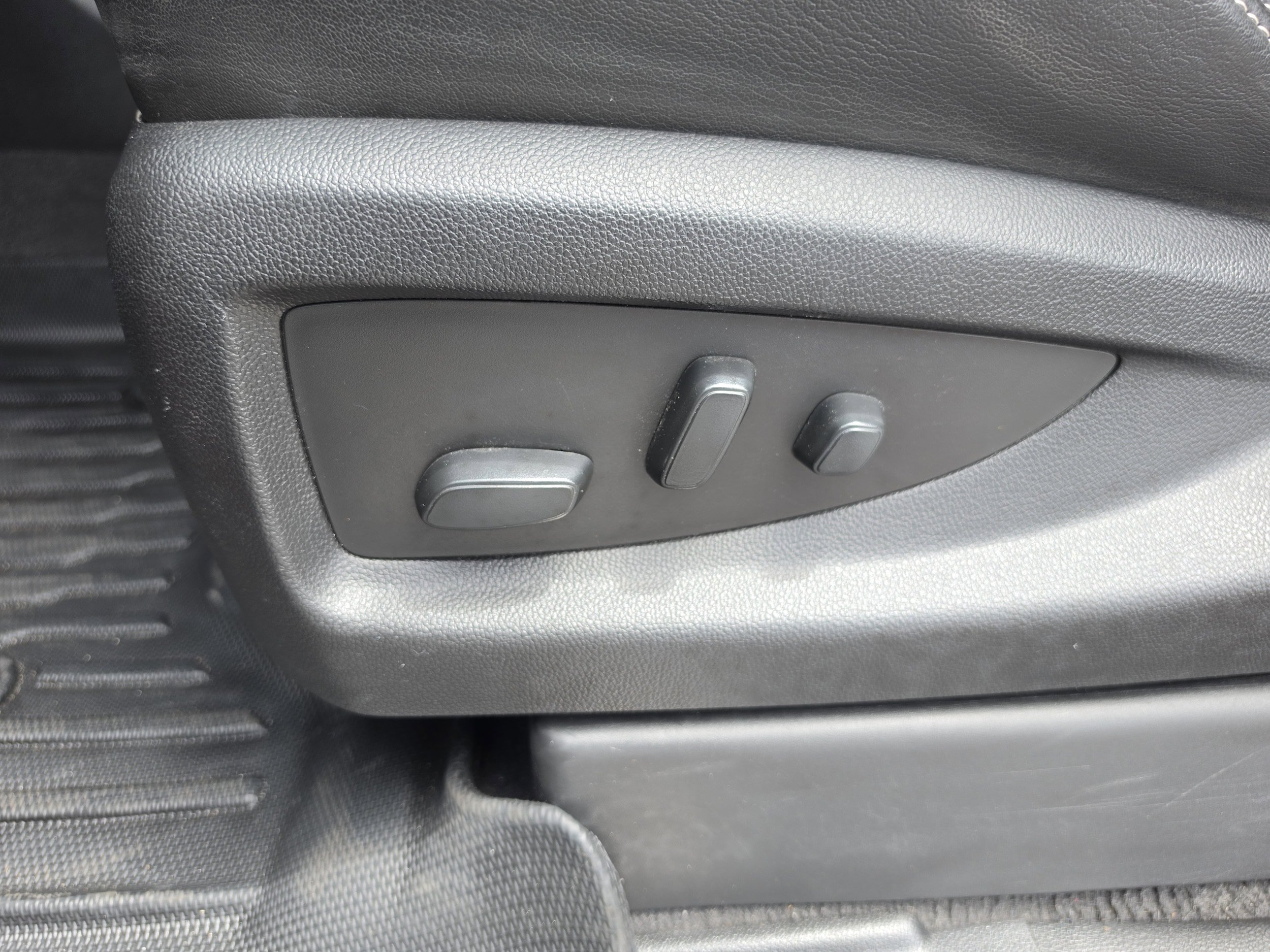 Used 2020 GMC Yukon XL Denali RWD image 24
