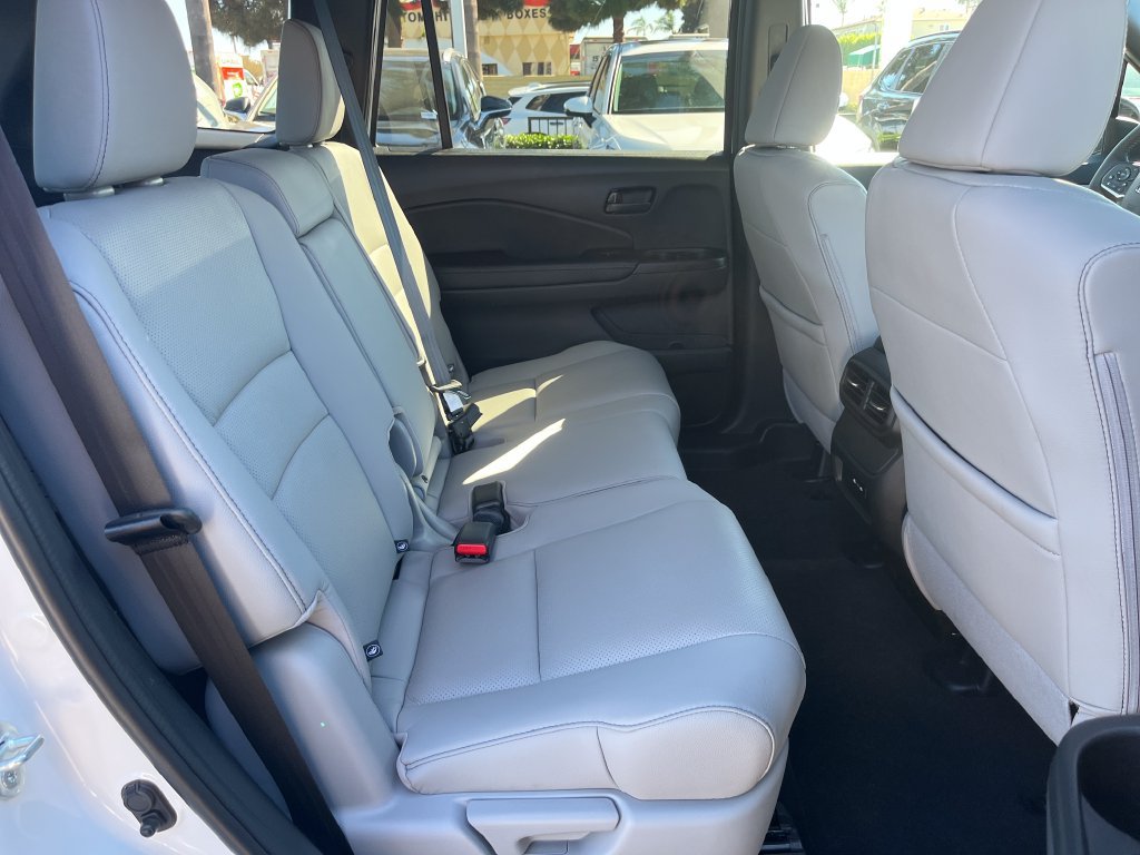 Used 2025 Honda Passport EX-L image 32