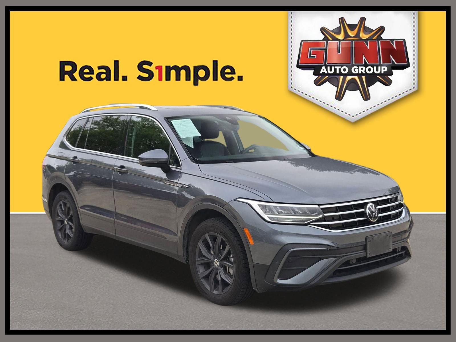 Used 2022 Volkswagen Tiguan SE FWD image 1
