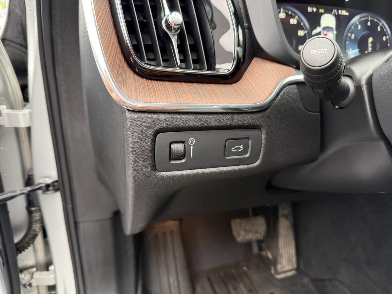 Used 2019 Volvo XC60 T5 Inscription w/ Protection Package Premier AWD/4WD image 18