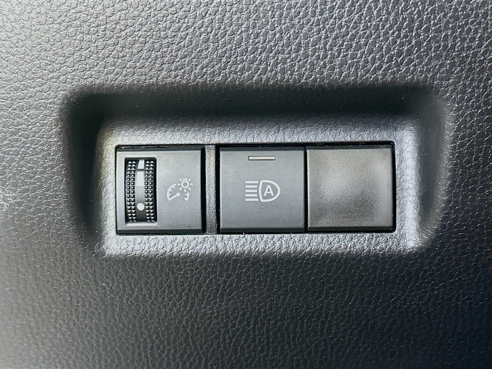 Used 2025 Toyota RAV4 XLE FWD image 17