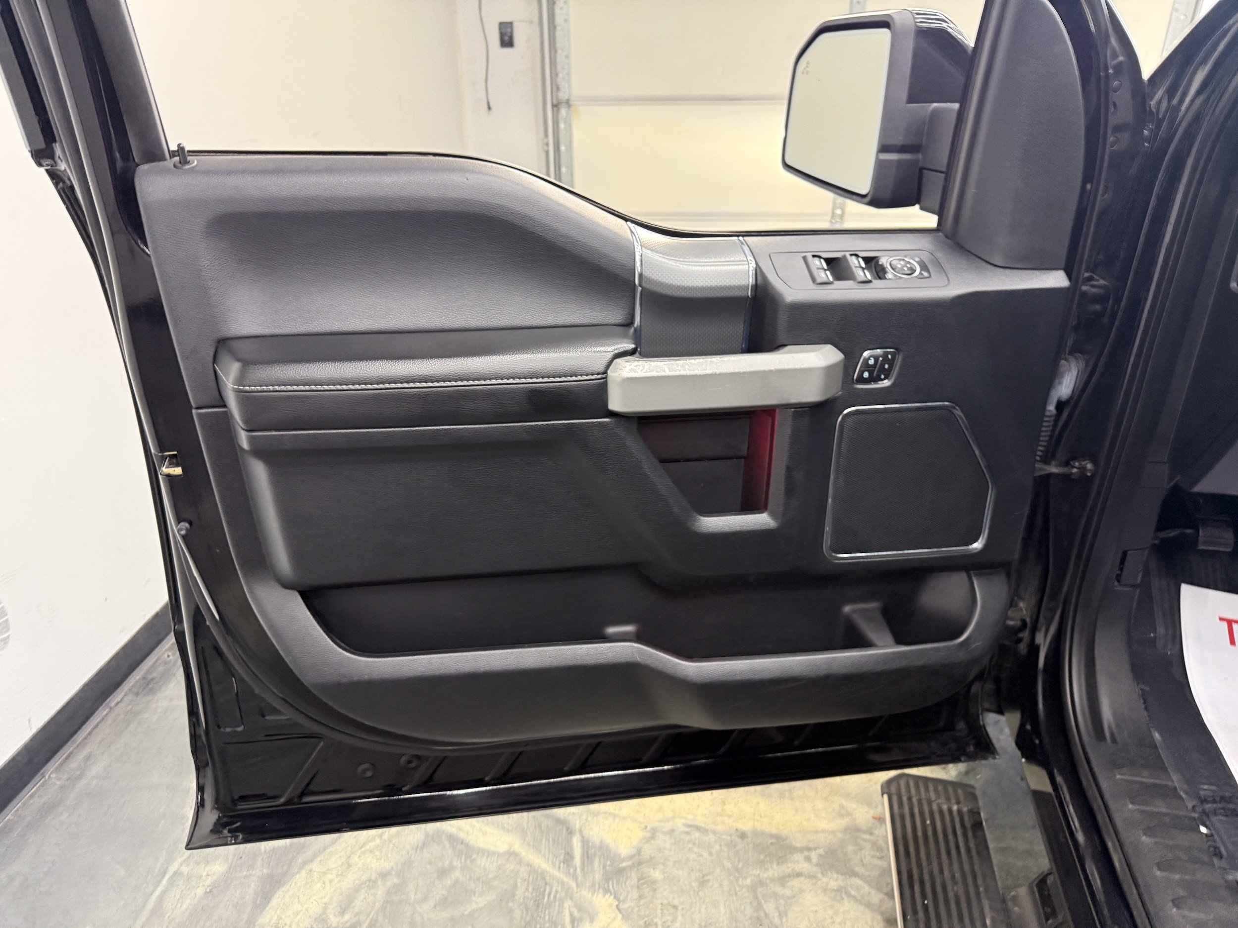 Used 2016 Ford F150 XLT w/ Equipment Group 302A Luxury AWD/4WD image 10
