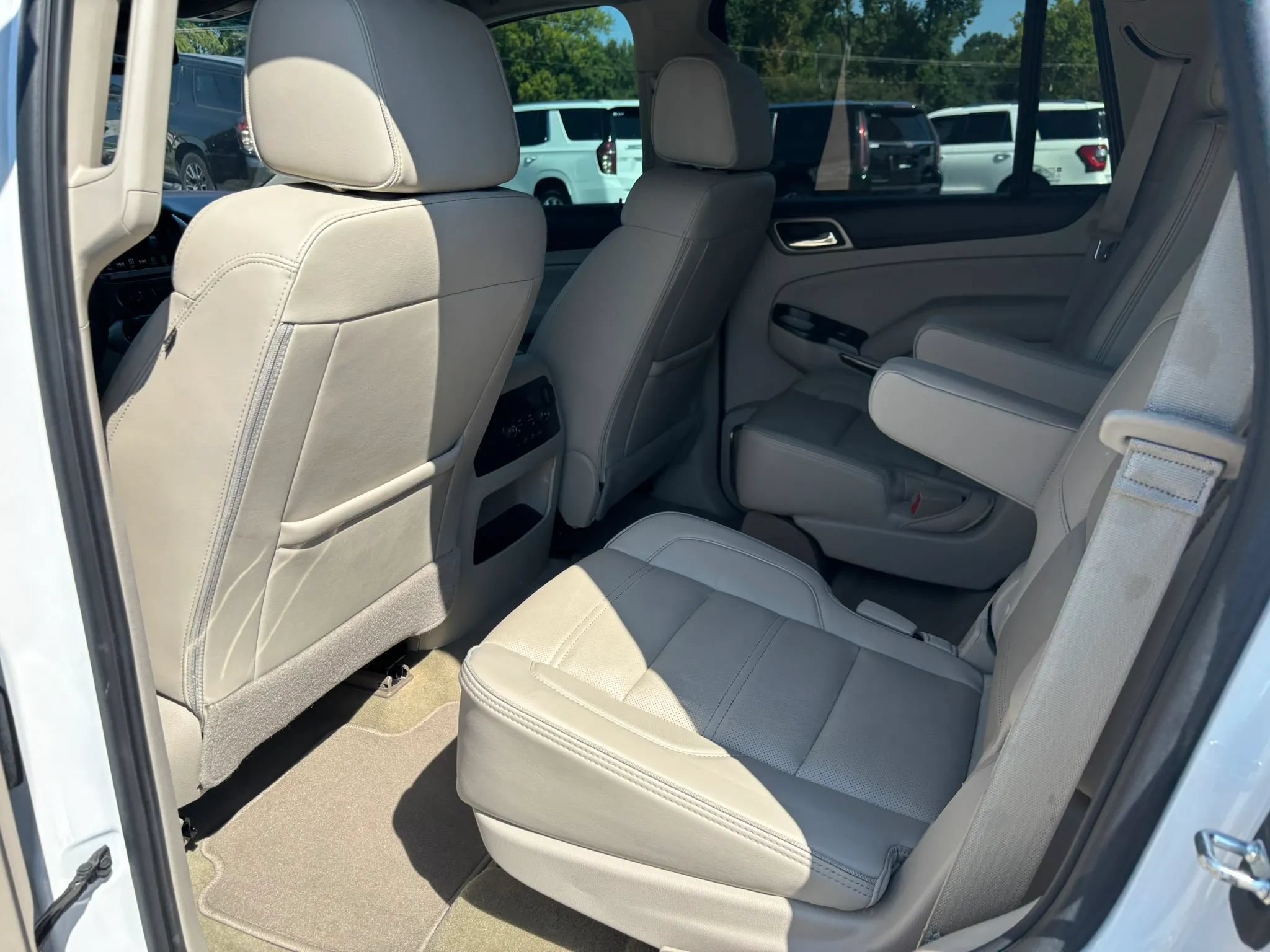Used 2017 GMC Yukon Denali w/ Open Road Package AWD/4WD image 13