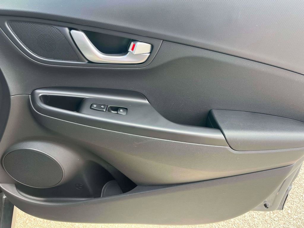 Used 2023 Hyundai Kona SEL image 10